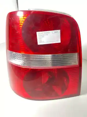 Tweedehands auto-onderdeel RECHTER ACHTERLAMP voor VOLKSWAGEN TOURAN 2007-IZQUIERDO CON PORTALAMPARAS. CIRCULO ARRIBA Y ABAJO. BLANCO RECTANGULAR CENTRO. OEM IAM-referenties 94341  
