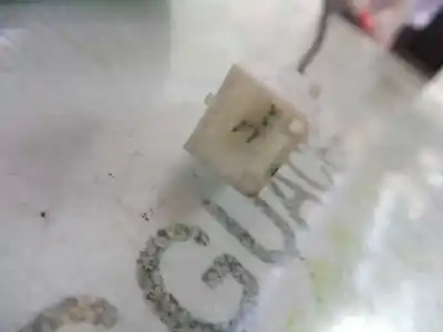 Peça sobressalente para automóvel em segunda mão espelho retrovisor esquerdo por dacia sandero laureate referências oem iam 8200497509  