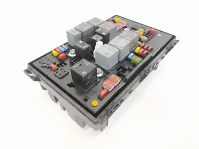 Peça sobressalente para automóvel em segunda mão caixa de fusíveis e relés por opel astra j lim. selective referências oem iam 13318782 c11000139 1110032ab