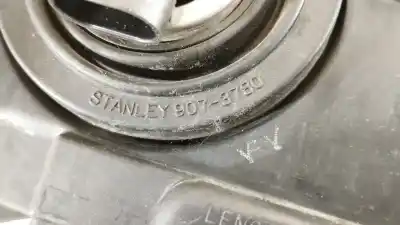 Автозапчастина б/у ліва фара для toyota corolla verso (r1) 2.0 d-4d luna посилання на oem iam 811700f010  