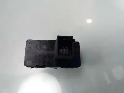 Pezzo di ricambio per auto di seconda mano comando alzacristalli posteriori destro per peugeot 308 sw premium riferimenti oem iam 96573850xt  