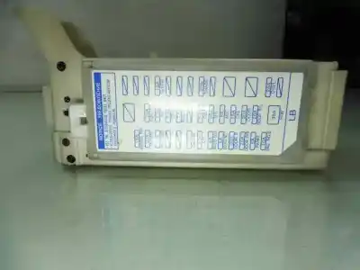 Pièce détachée automobile d'occasion boîtes à fusibles pour toyota yaris ts références oem iam 8273052l70c  