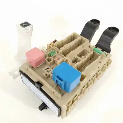 Peça sobressalente para automóvel em segunda mão caixa de fusíveis e relés por toyota avensis (t27) advance referências oem iam 8273005720