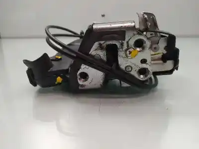 Pièce détachée automobile d'occasion serrure de porte avant droite pour toyota verso active références oem iam 6903002231