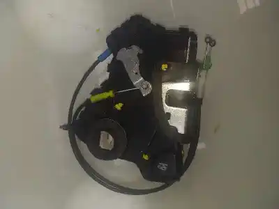 Автозапчастина б/у замок передніх дверей лівий для toyota auris active посилання на oem iam 6904002210  