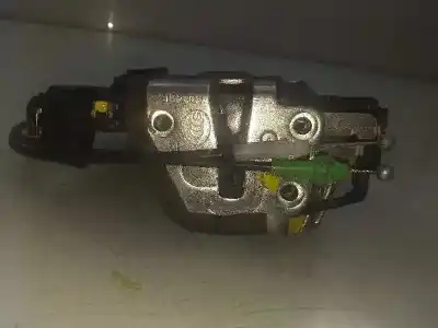 Автозапчастина б/у замок передніх дверей лівий для toyota auris active посилання на oem iam 6904002210  