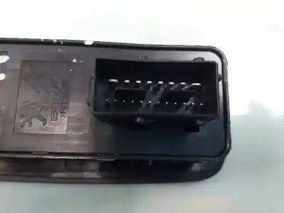 Pezzo di ricambio per auto di seconda mano interruttore alzacristalli anteriore sinistro per peugeot 208 allure riferimenti oem iam 98242539zd  