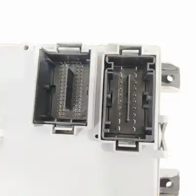 Second-hand car spare part fuse box unit for fiat nuova 500 (150) by gucci oem iam references 00518895730  28273324