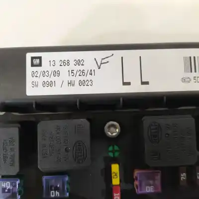 Second-hand car spare part fuse box unit for opel astra h berlina 1.7 16v cdti oem iam references 13268302 5dk009464 