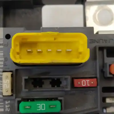 Second-hand car spare part fuse box unit for citroen berlingo cuadro 1.6 16v hdi oem iam references 9807028880  