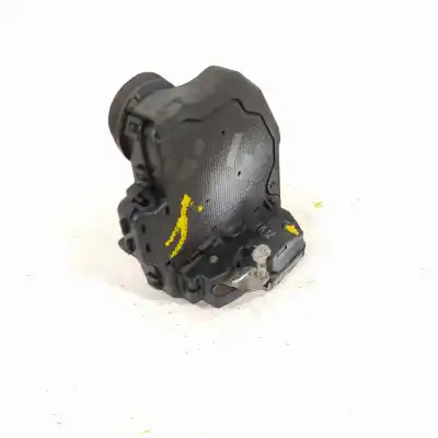 Автозапчастина б/у замок дверей заднього лівого для toyota auris hybrid active посилання на oem iam 