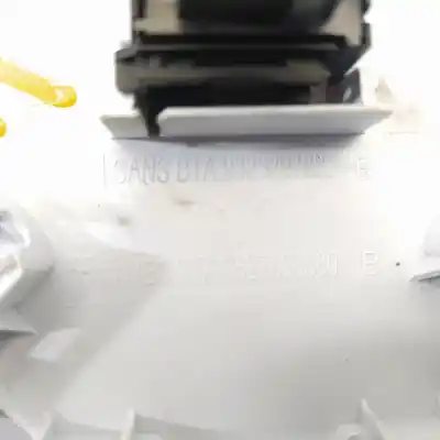 Second-hand car spare part interior light for peugeot 208 2020 oem iam references 96887290pr 9823297880 9827658880