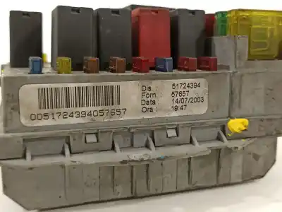 Peça sobressalente para automóvel em segunda mão caixa de fusíveis e relés por fiat stilo (192) 1.9 jtd / 1.9 jtd 115 active referências oem iam 51724394  