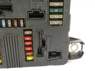 Second-hand car spare part fuse box unit for renault megane ii familiar expression confort oem iam references 8200306033a  