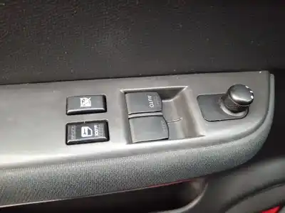 Автозапчасти б/у выключатель левого переднего окна за SUZUKI SWIFT BERLINA (MZ) GL ссылки OEM IAM   