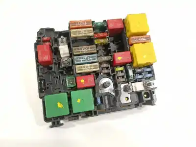 Peça sobressalente para automóvel em segunda mão caixa de fusíveis e relés por peugeot 208 1.5 blue-hdi fap referências oem iam 9804846880