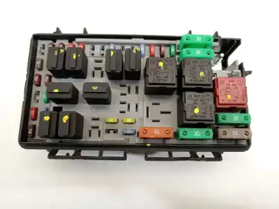 Pezzo di ricambio per auto di seconda mano scatola relè/fusibili per opel corsa d (s07) 1.2 (l08, l68) riferimenti oem iam 13217392