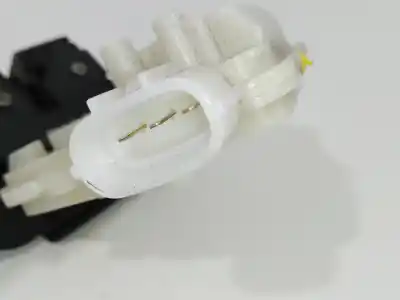 Second-hand car spare part trunk lock for toyota auris active oem iam references 6935002090  