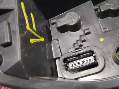 Автозапчастина б/у правий ліхтар для renault clio iii exception посилання на oem iam 8200886946  