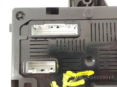 Pezzo di ricambio per auto di seconda mano scatola relè/fusibili per renault clio iii 1.5 dci diesel riferimenti oem iam 8200652285a 8200652285 