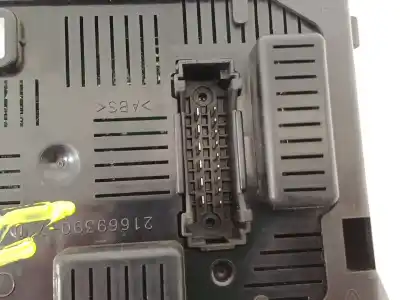 Pezzo di ricambio per auto di seconda mano scatola relè/fusibili per renault clio iii 1.5 dci diesel riferimenti oem iam 8200652285a 8200652285 