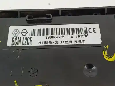 Pezzo di ricambio per auto di seconda mano scatola relè/fusibili per renault clio iii 1.5 dci diesel riferimenti oem iam 8200652285a 8200652285 
