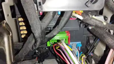 Pezzo di ricambio per auto di seconda mano Scatola Relè/fusibili per PEUGEOT 308 SW Access Riferimenti OEM IAM 9807054180  