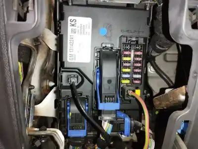 Peça sobressalente para automóvel em segunda mão  por OPEL CORSA D (S07)  Referências OEM IAM 13142241  