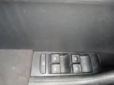Recambio de automóvil de segunda mano de MANDO ELEVALUNAS DELANTERO IZQUIERDO para SKODA FABIA COMBI Active referencias OEM IAM 5E0959857A  
