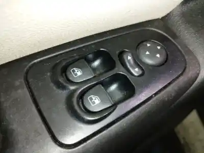 Peça sobressalente para automóvel em segunda mão Botão / Interruptor Elevador Vidro Dianteiro Esquerdo por LANCIA YPSILON (101) 1.3 16V Multijet Argento Referências OEM IAM 735360605  