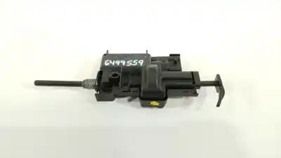Pièce détachée automobile d'occasion COUVERCLE EXTÉRIEUR DU MOTEUR CARBURANT pour RENAULT MEGANE III SPORT TOURER  Références OEM IAM 8200305732  