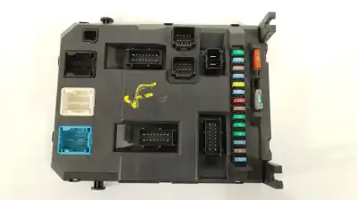 Peça sobressalente para automóvel em segunda mão caixa de fusíveis e relés por citroen c3 iii (sx) 1.2 vti 82 lpg referências oem iam 9666952180