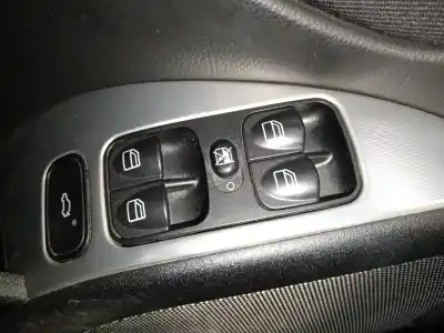 Peça sobressalente para automóvel em segunda mão BOTÃO / INTERRUPTOR ELEVADOR VIDRO DIANTEIRO ESQUERDO por MERCEDES-BENZ CLASE C (W203) C 180 KOMPRESSOR (203.046) Referências OEM IAM   