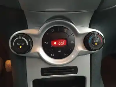 Pièce détachée automobile d'occasion COMMANDE DE CHAUFFAGE / CLIMATISATION pour FORD FIESTA (CB1) 1.6 TDCi CAT Références OEM IAM 8A6T18C612AJ  
