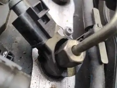 Pezzo di ricambio per auto di seconda mano INIETTORE per VOLKSWAGEN GOLF VI (5K1) 2.0 TDI Riferimenti OEM IAM 03L130277  