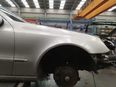İkinci el araba yedek parçası ÖN SAG ÇAMURLUK için MERCEDES-BENZ CLASE E (W211) E 270 CDI (211.016) OEM IAM referansları   