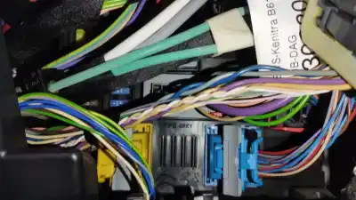 Pièce détachée automobile d'occasion BOÎTES À FUSIBLES pour CITROEN C3 III (SX) 1.2 PURETECH 82 Références OEM IAM 9830790580  