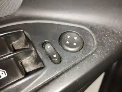 Peça sobressalente para automóvel em segunda mão COMUTADOR DE ESPELHOS RETROVISORES por FIAT TIPO SEDÁN (356_, 357_) 1.4 LPG (356SXF1B) Referências OEM IAM 11017  