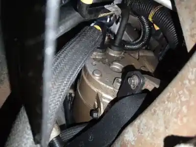 Peça sobressalente para automóvel em segunda mão COMPRESSOR DE AR CONDICIONADO A/A A/C por VOLVO XC90 I (275) D5 AWD Referências OEM IAM 582B644699  