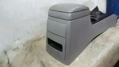 Pezzo di ricambio per auto di seconda mano bracciolo centrale per kia sorento 2.5 crdi active riferimenti oem iam   