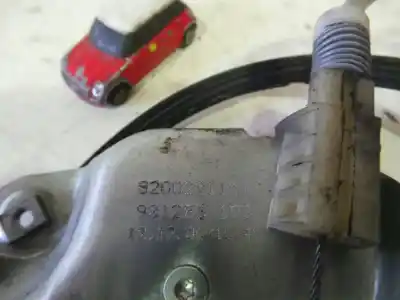 Second-hand car spare part passenger side right window regulator for renault clio iii authentique oem iam references 400861d  8200291147