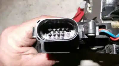 Second-hand car spare part left front door lock for audi a4 avant (8e) 2.4 oem iam references   