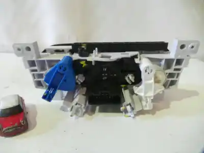 Pièce détachée automobile d'occasion commande de chauffage / climatisation pour dacia duster ambiance 4x2 références oem iam 271203598r 271203598r 275104385r