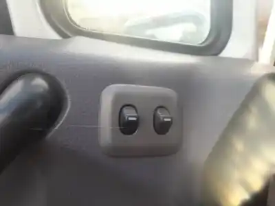 Gebrauchtes Autoersatzteil fensterschalter vorne links zum nissan atleon 120 chasis cabina oem-iam-referenzen   