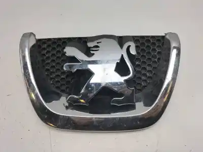 Pièce détachée automobile d'occasion GRILLE AVANT pour PEUGEOT 5008  Références OEM IAM  18C0001030 303002001