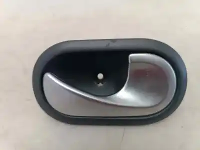 Peça sobressalente para automóvel em segunda mão puxador interior traseiro direito por renault clio iii confort dynamique referências oem iam 310580