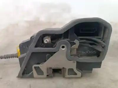 Second-hand car spare part left front door lock for bmw x3 (e83) 2.0d oem iam references 7167065  7167065
