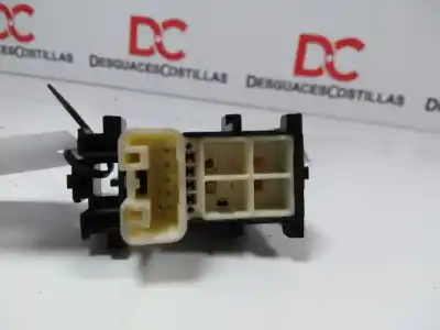 Peça sobressalente para automóvel em segunda mão botão / interruptor elevador vidro traseiro direito por toyota auris active referências oem iam 