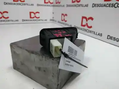 Peça sobressalente para automóvel em segunda mão BOTÃO / INTERRUPTOR ELEVADOR VIDRO DIANTEIRO DIREITO por SKODA FABIA (5J2 )  Referências OEM IAM 5J0959855 8103909 5J0867435CZ
