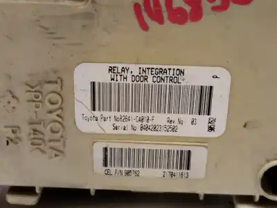 Peça sobressalente para automóvel em segunda mão CAIXA DE FUSÍVEIS E RELÉS por TOYOTA AVENSIS BERLINA (T25)  Referências OEM IAM 82641CA010F  